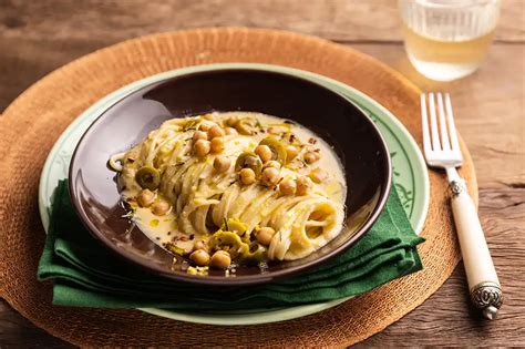  Macarrão de Grão de Bico Lianyungang: Uma Festa Explosiva de Sabores Picantes e Texturas Reconfortantes?