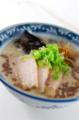  Hakata Ramen: Uma Sinfonia De Sabores Cremosos Em Caldo De Ossos De Porco!