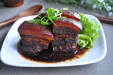  Jinhua Braised Pork: Uma Sinfonia de Salsas Deliciosas e Carne Macia como Nuvem?