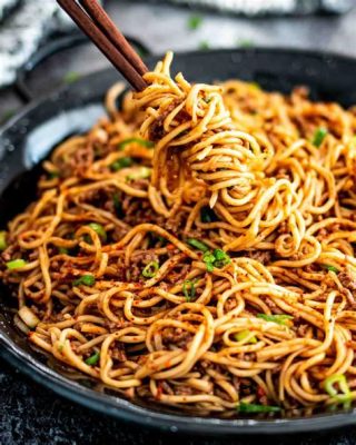  Noodles de Soja com Carne Picada: Uma Sinfonia Salgada de Texturas Contraste e Aromas Intensos!