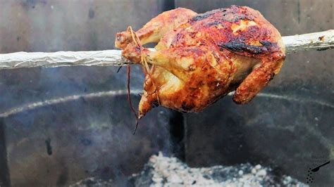  Sajji - Uma Explosão de Especiarias Assadas em um Banquete de Frango Tentador!