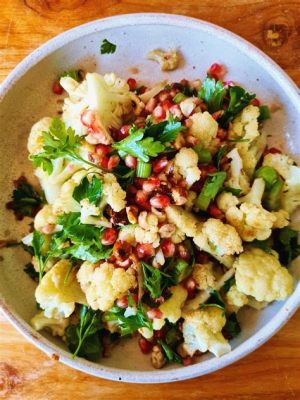  Salada de Pato com Couve-Flor e Queijo de Ovelha: Uma explosão aromática de sabores terrosos e notas cremosas